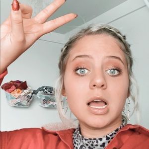 Meet your Posher, Norah